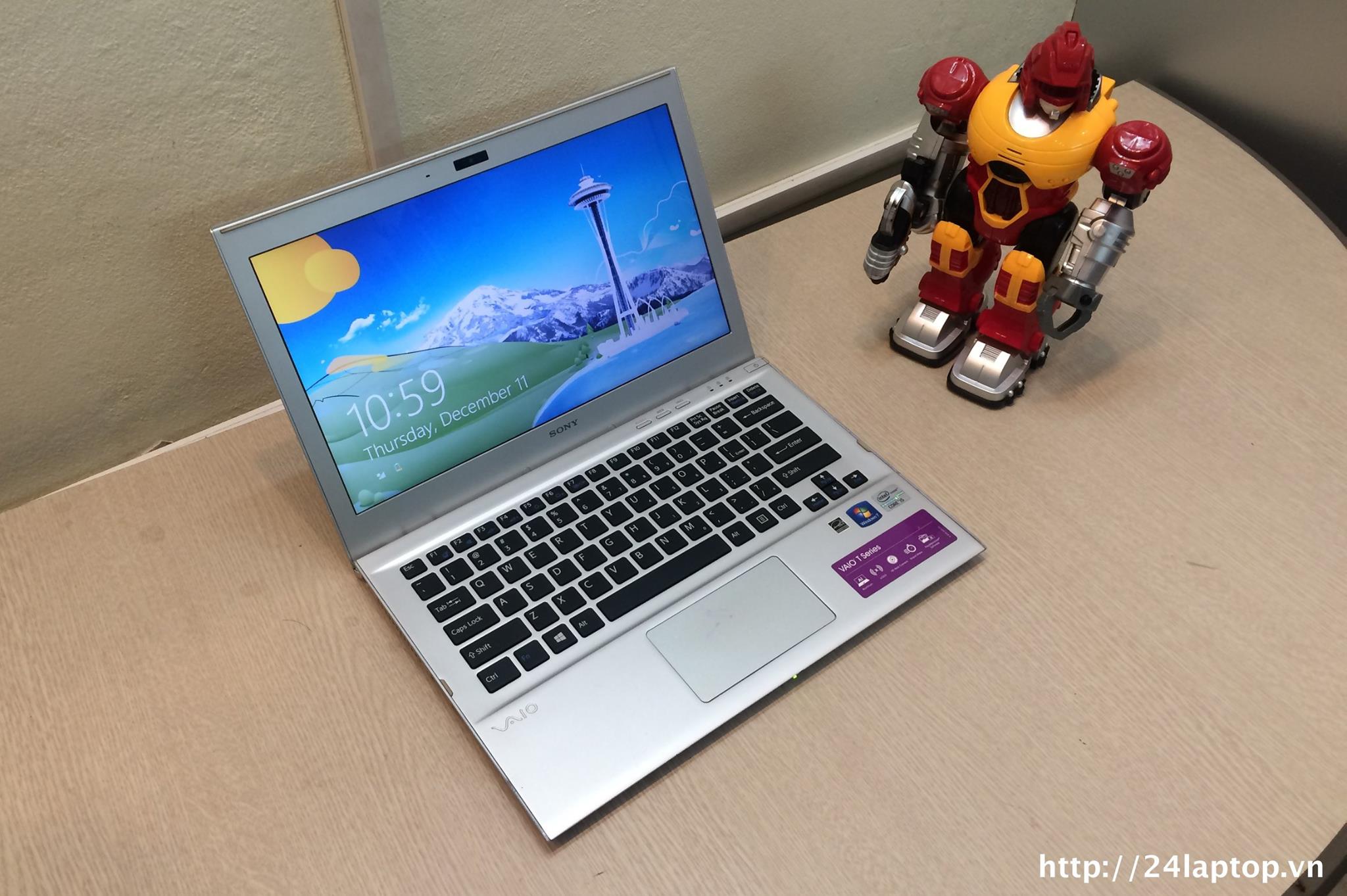 Laptop Sony Vaio SVT13112FXS_1.jpg